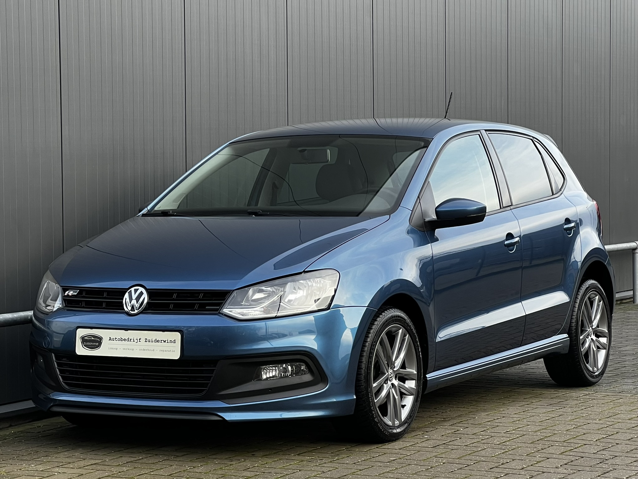 
								Volkswagen Polo 1.2 TSi 90pk 5-drs R-Line full									