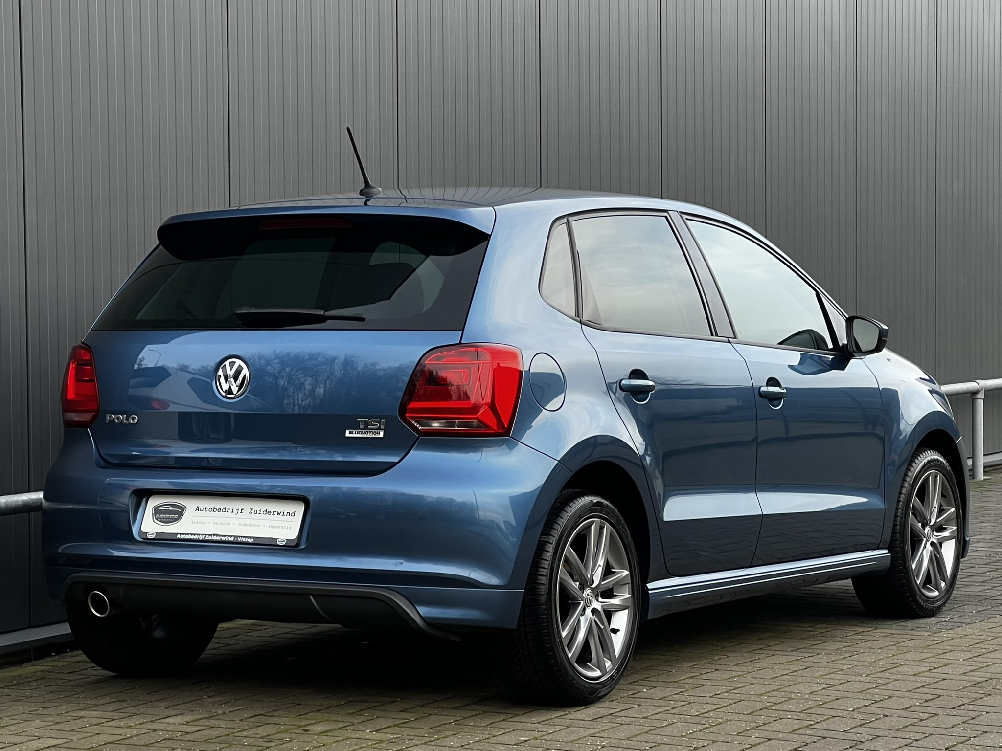 
								Volkswagen Polo 1.2 TSi 90pk 5-drs R-Line full									