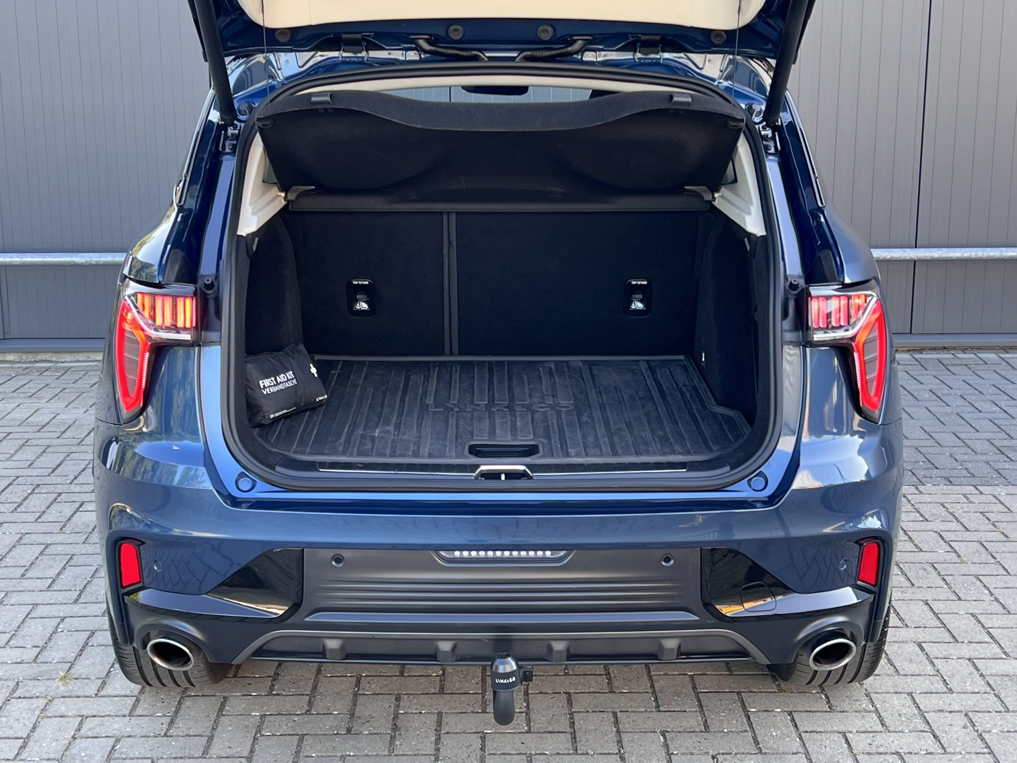 
								Lynk & Co 01 1.5 261pk Plug-in Hybrid I Black Style   full									
