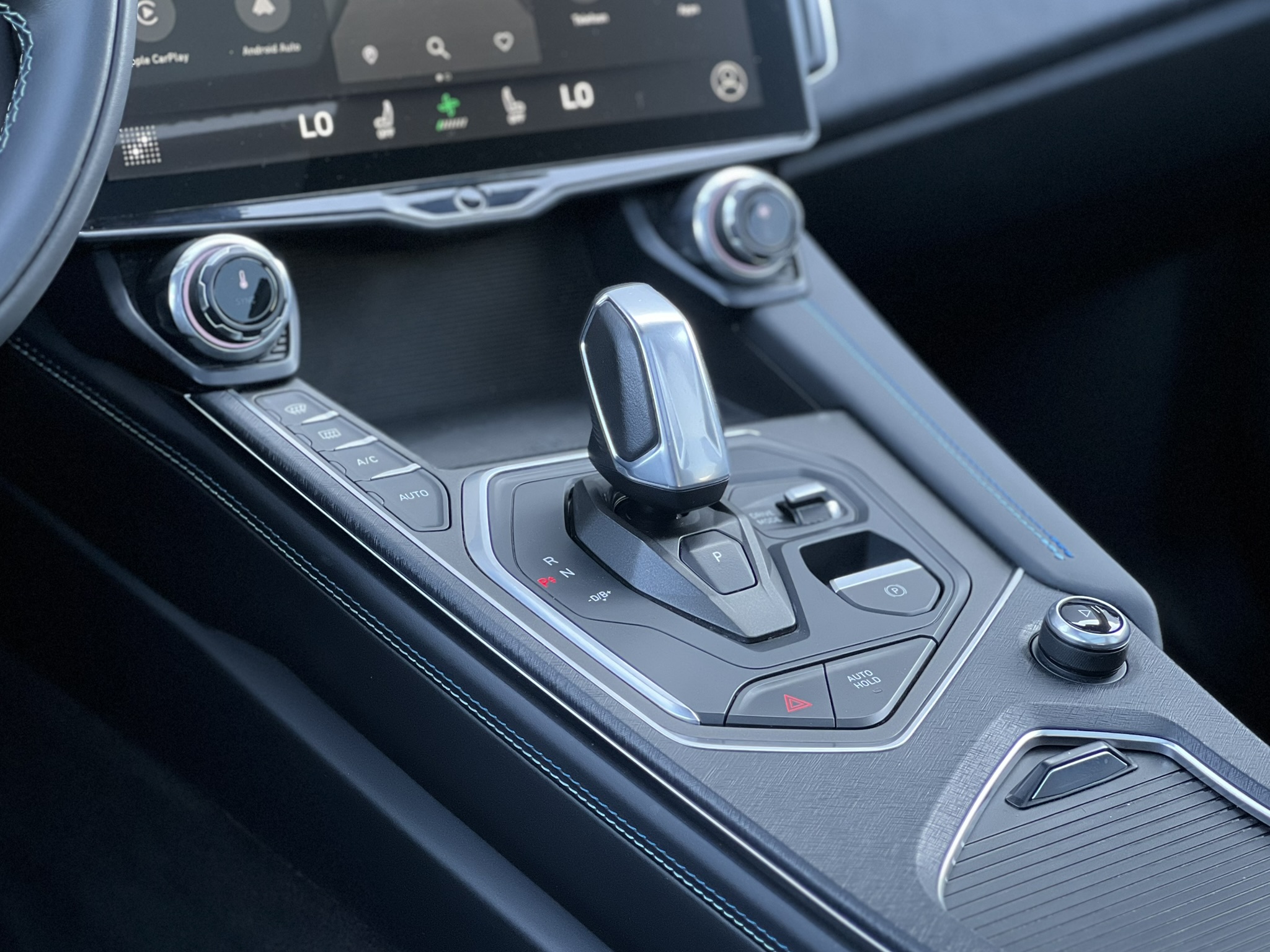 
								Lynk & Co 01 1.5 261pk Plug-in Hybrid I Black Style   full									