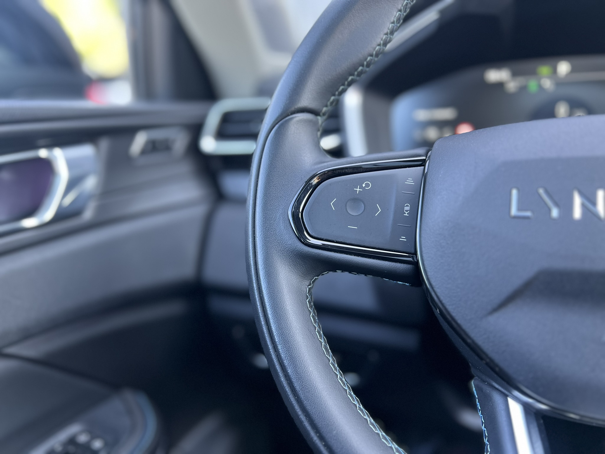 
								Lynk & Co 01 1.5 261pk Plug-in Hybrid I Black Style   full									