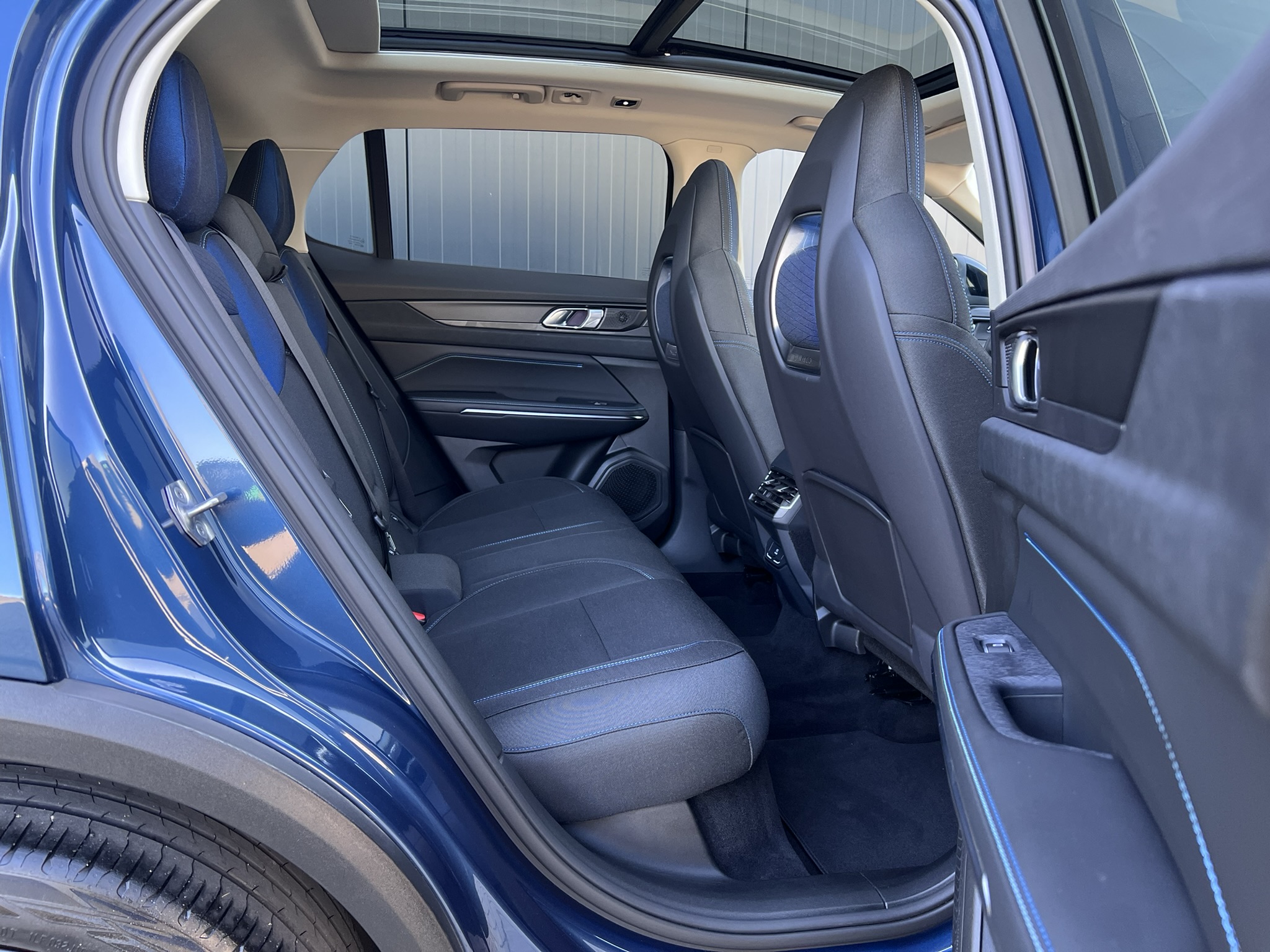 
								Lynk & Co 01 1.5 261pk Plug-in Hybrid I Black Style   full									