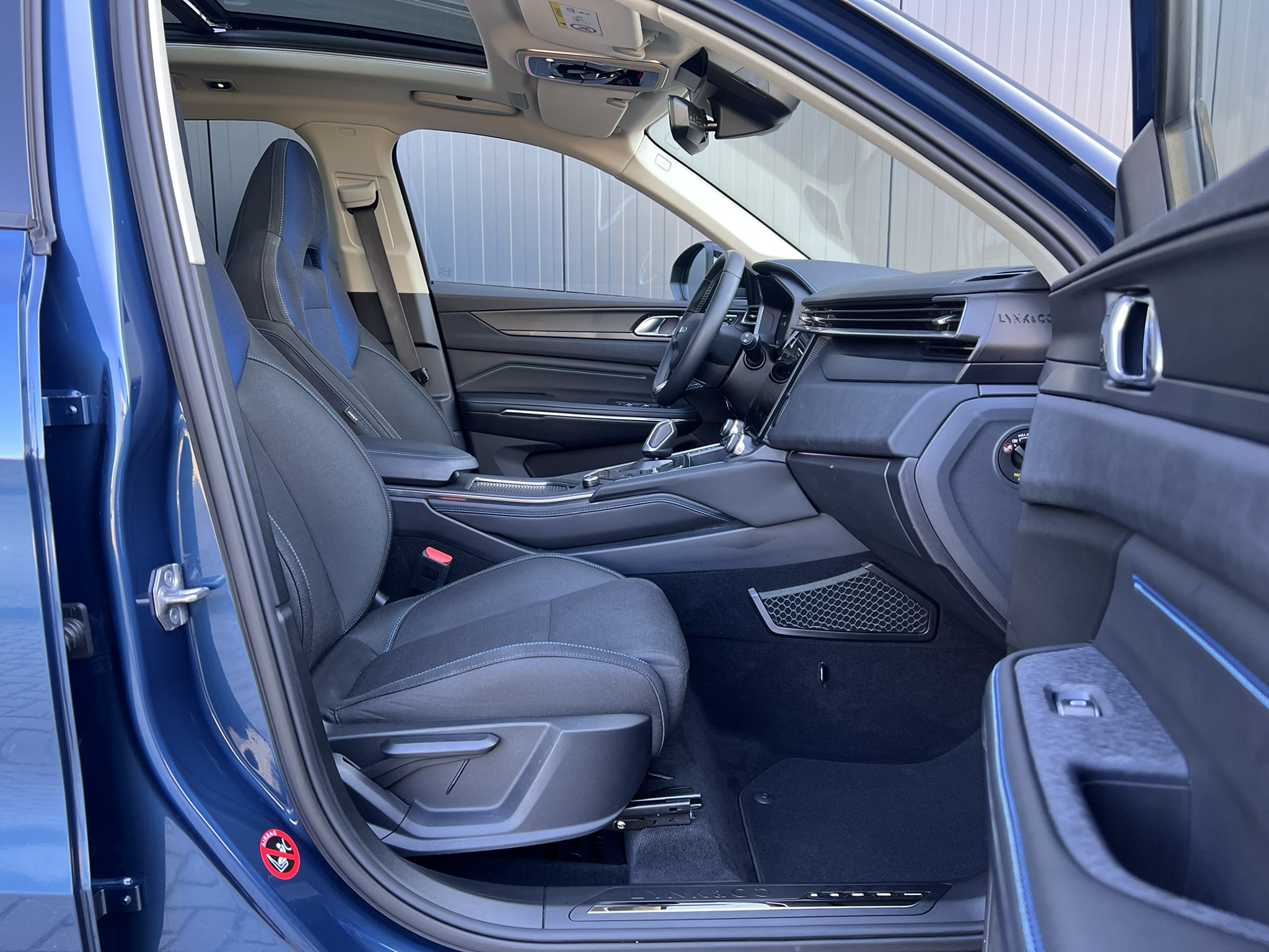 
								Lynk & Co 01 1.5 261pk Plug-in Hybrid I Black Style   full									