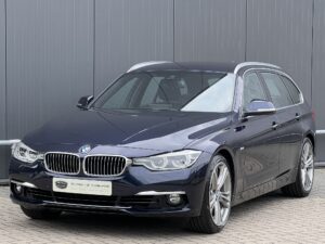 BMW 330i 252pk Touring Luxury Edition