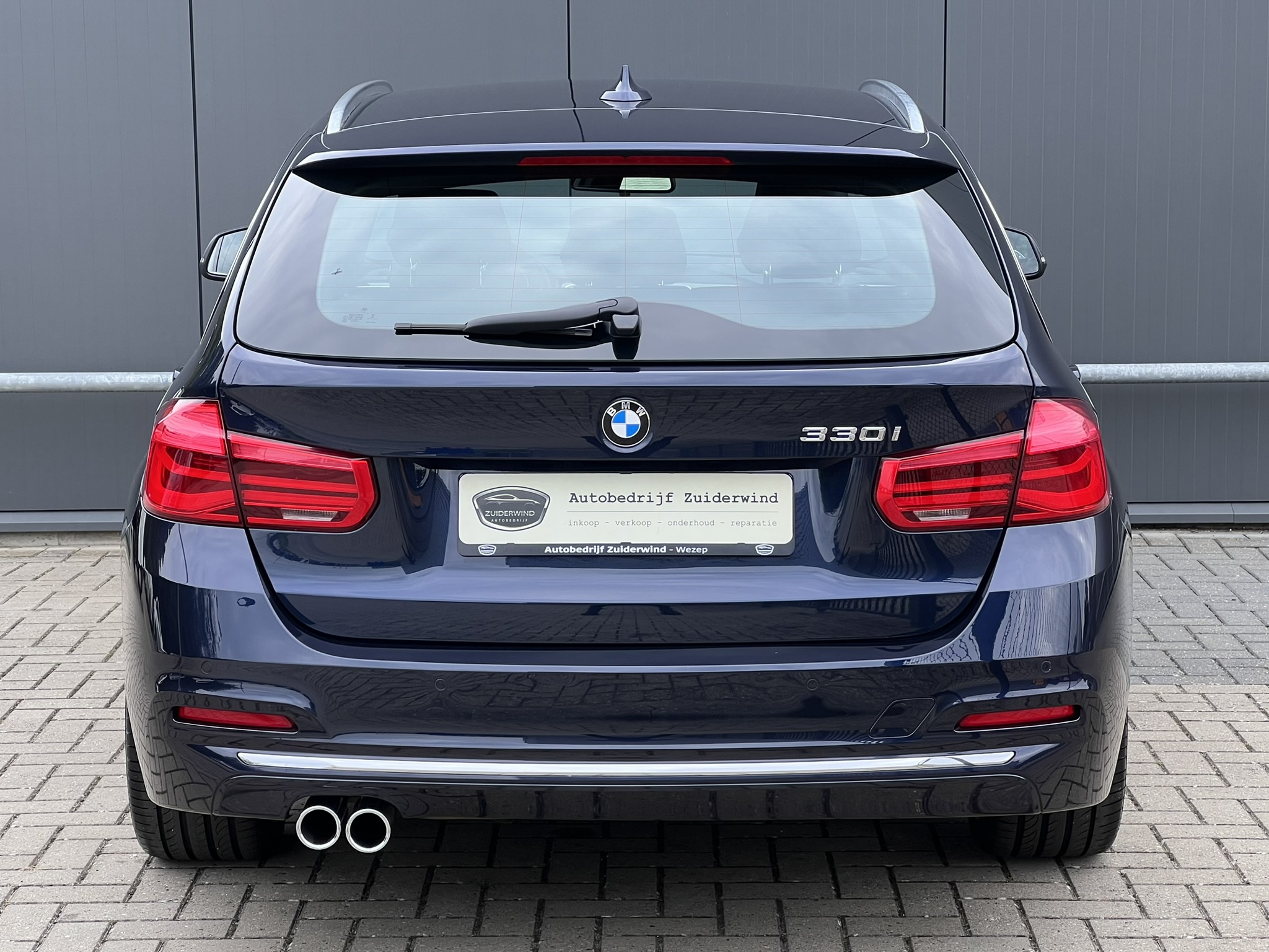 
								BMW 330i 252pk Touring Luxury Edition full									