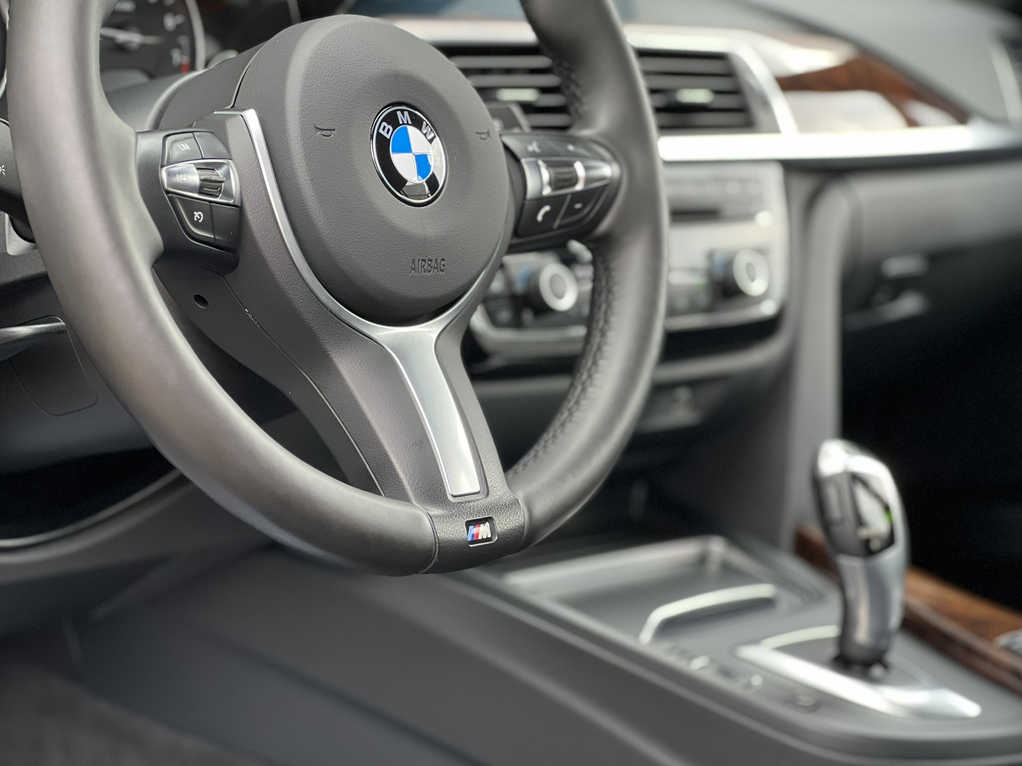 
								BMW 330i 252pk Touring Luxury Edition full									
