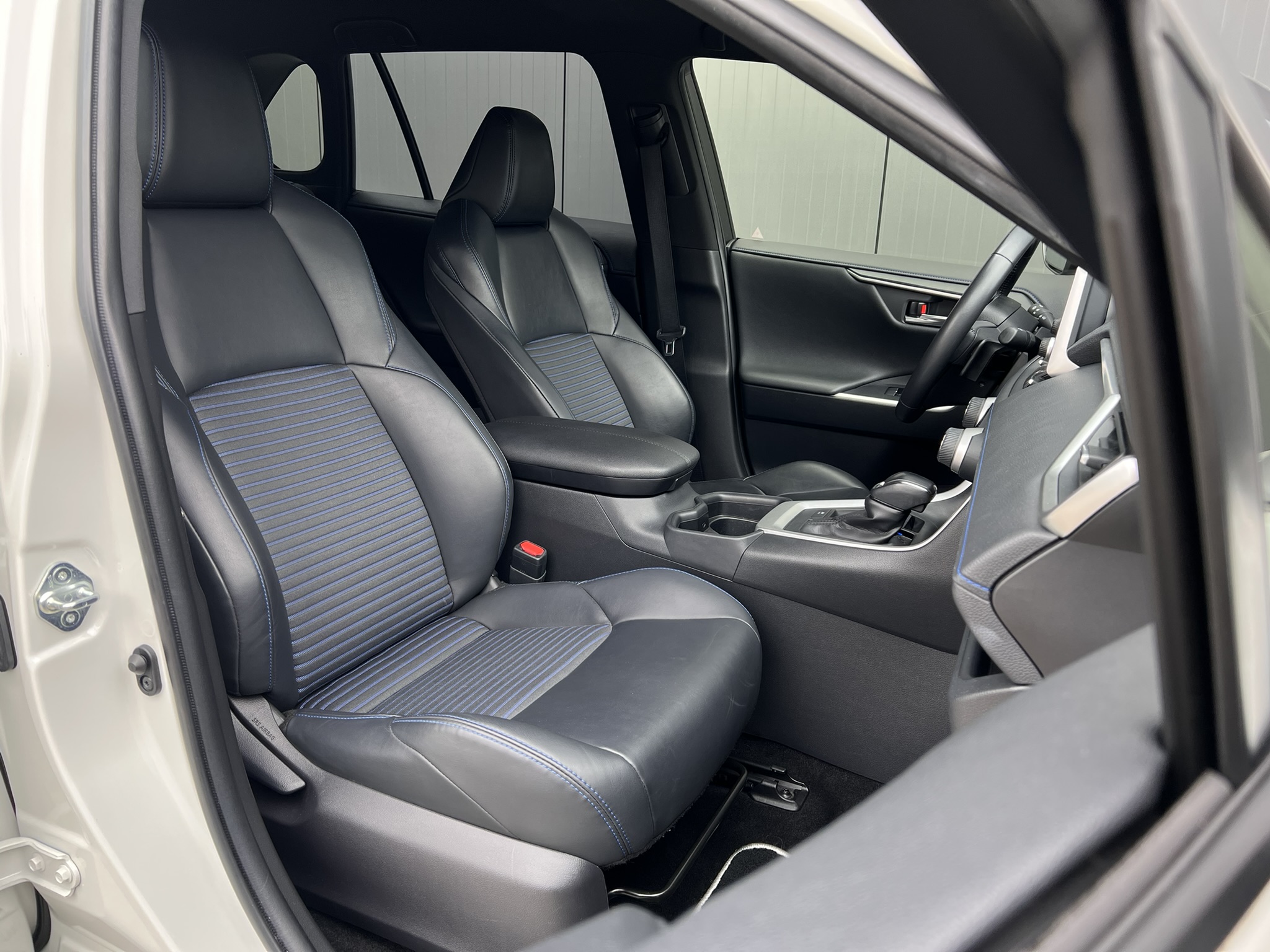 
								Toyota RAV4 2.5 Hybrid Automaat Bi-Tone full									
