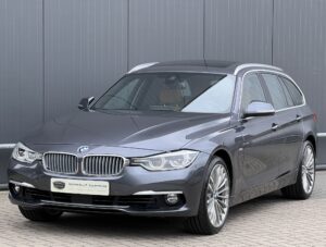 BMW 320i 184pk xDrive Touring Luxury Edition