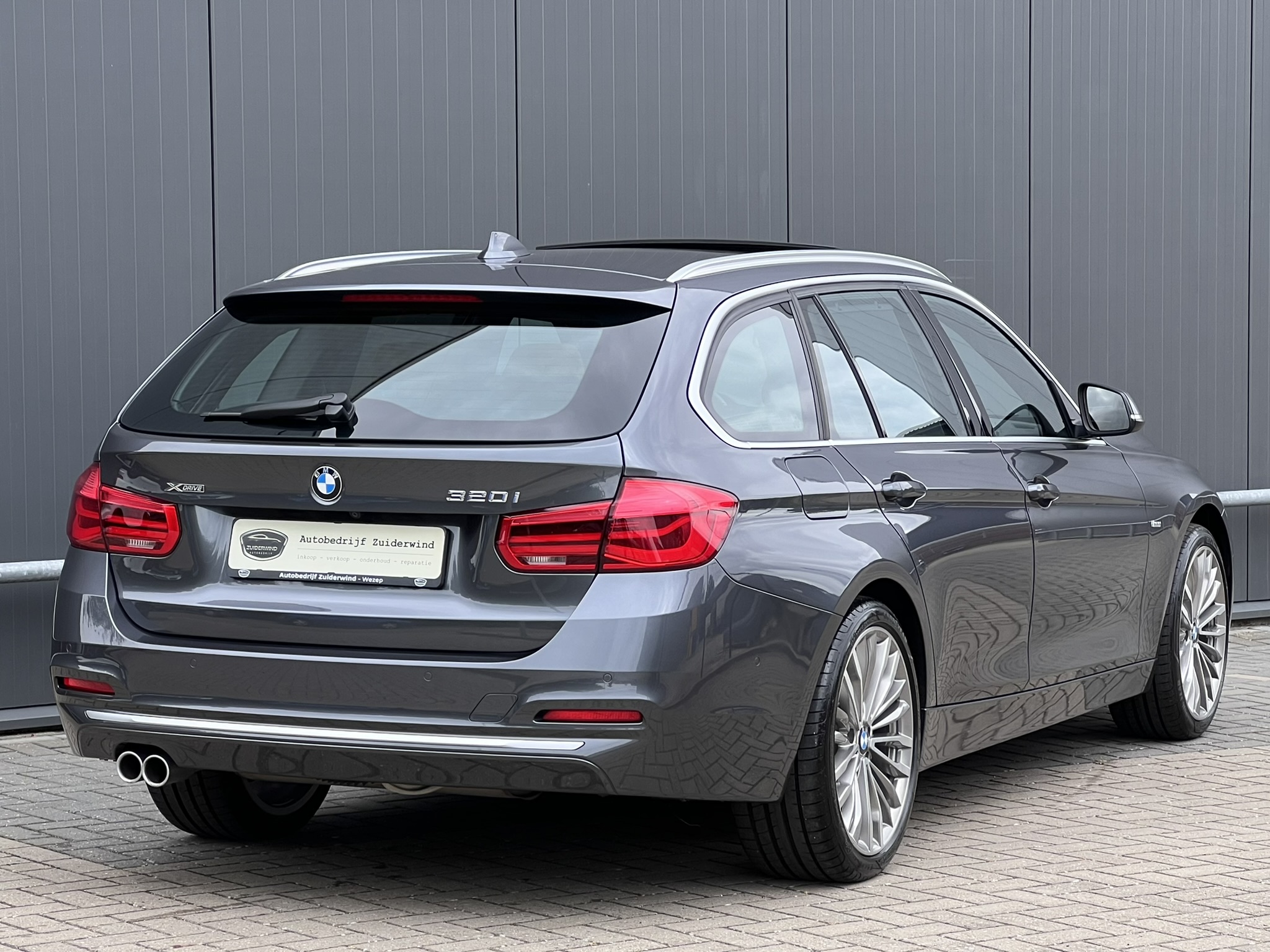 
								BMW 320i 184pk xDrive Touring Luxury Edition full									