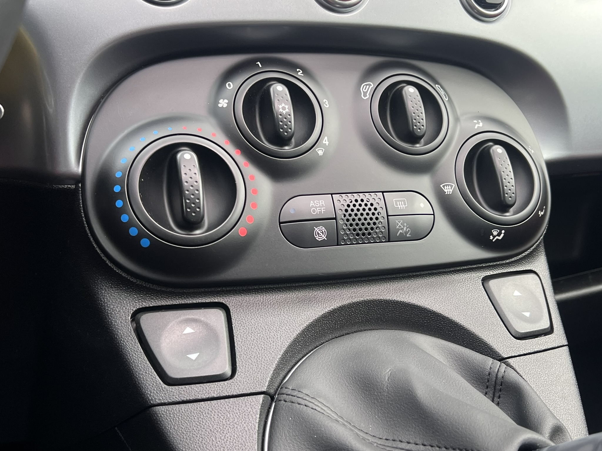 
								Fiat 500C 0.9 TwinAir Turbo 500S full									