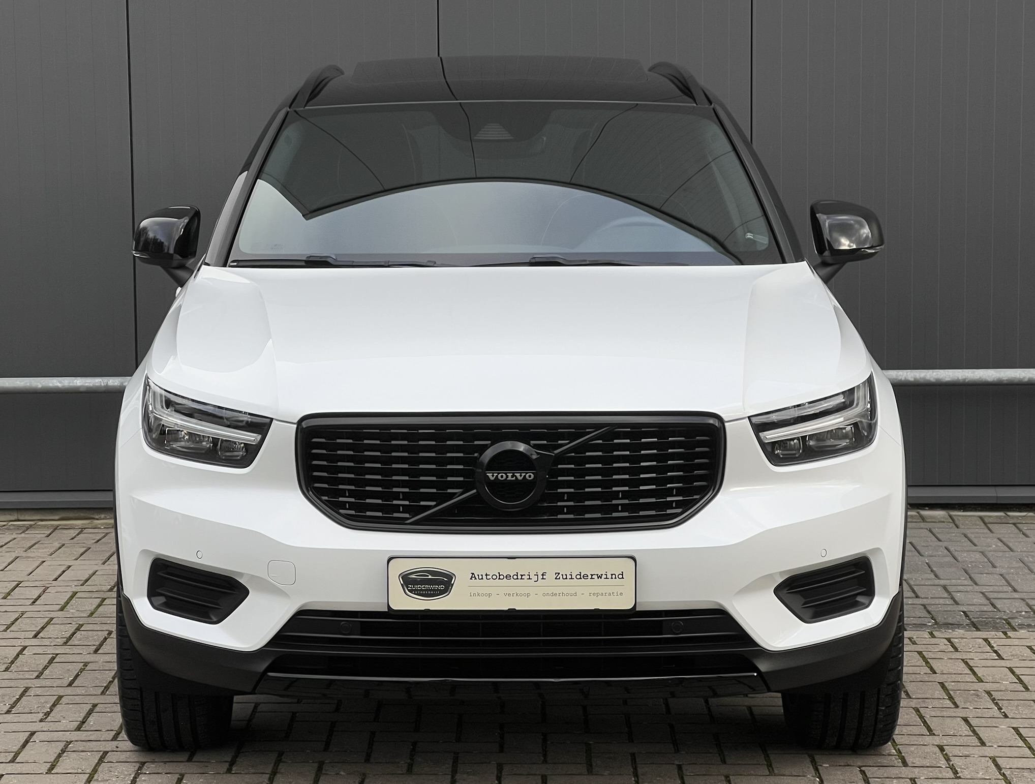 
								Volvo XC40 1.5 T3 163pk R-Design full									
