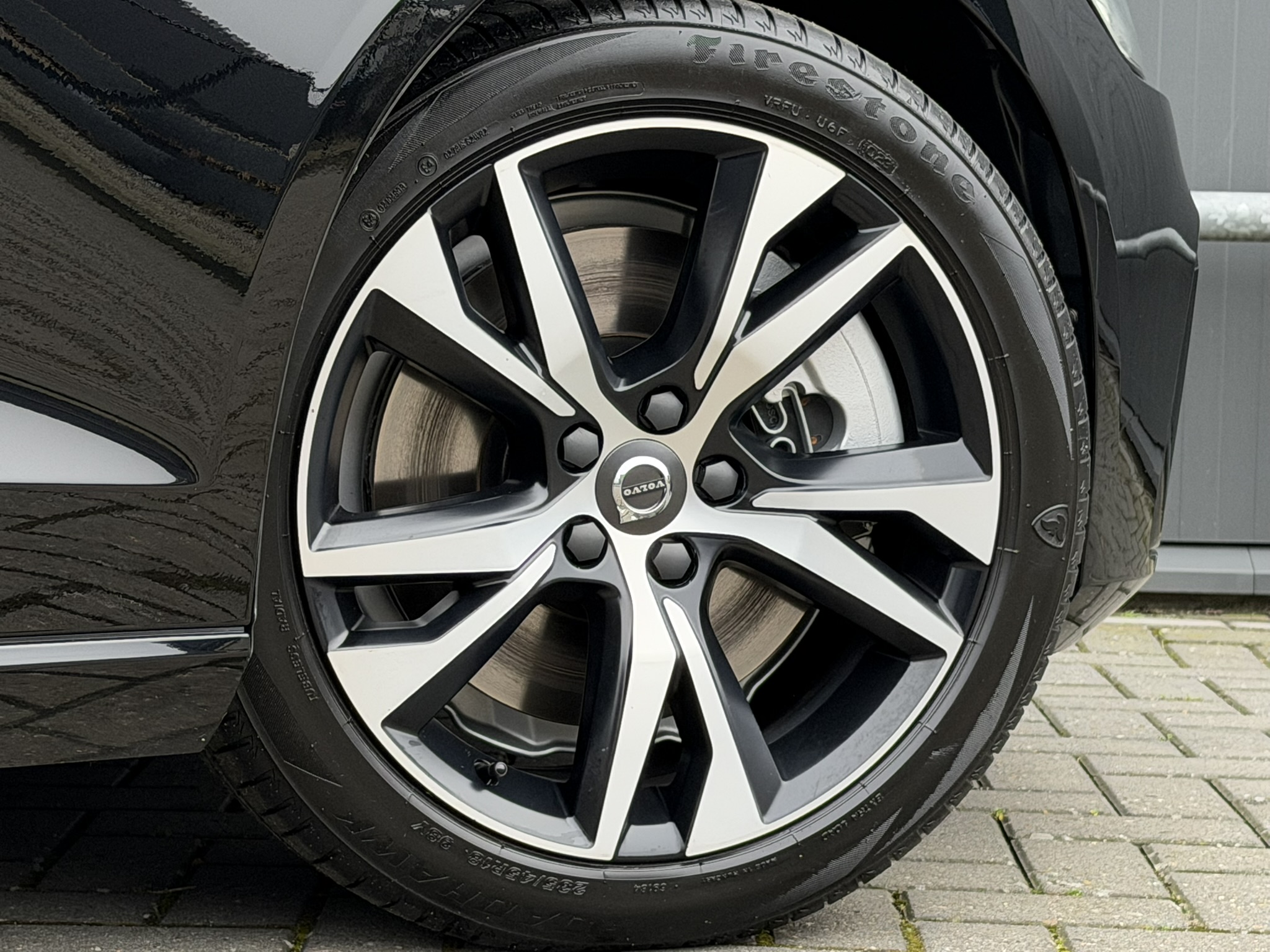 
								Volvo V60 2.0 T5 250pk R-Design full									