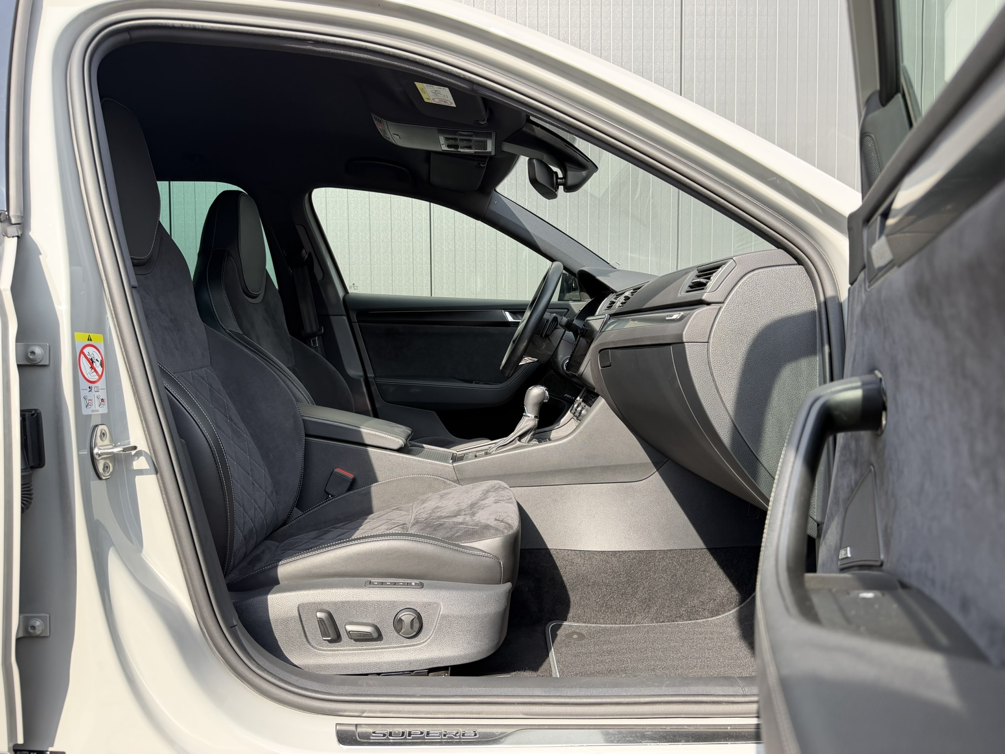 
								Skoda Superb Combi 1.4 TSi 218pk iV Sportline full									