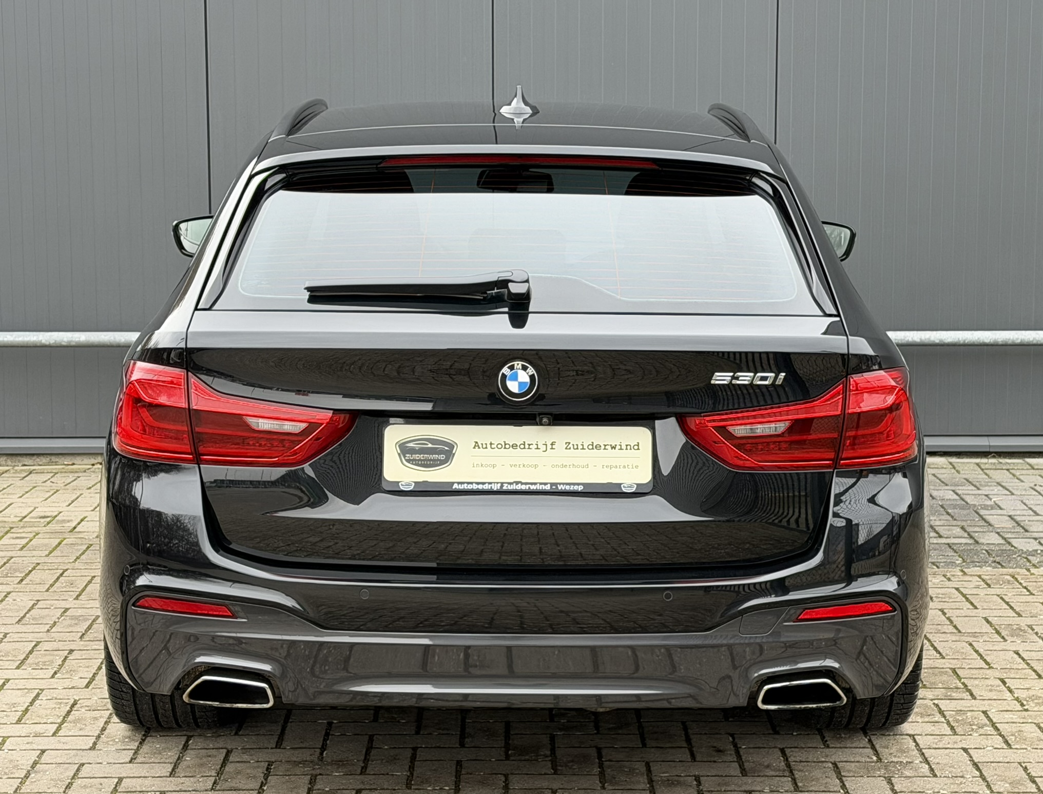 
								BMW 530i 252pk Touring M-Sport full									