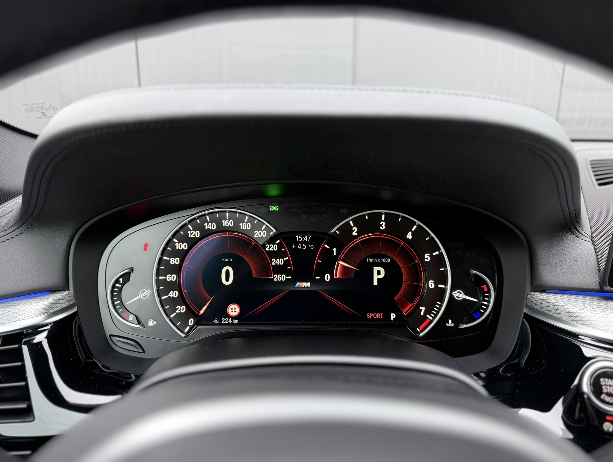 
								BMW 530i 252pk Touring M-Sport full									