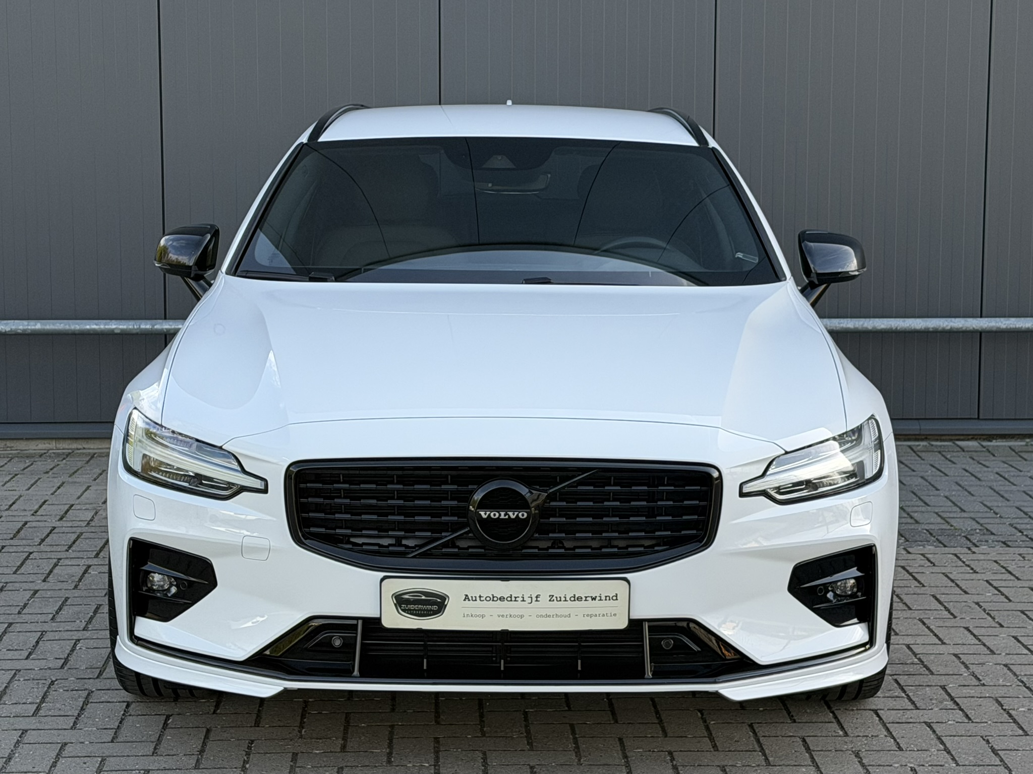 
								Volvo V60 2.0 T5 250pk R-Design full									