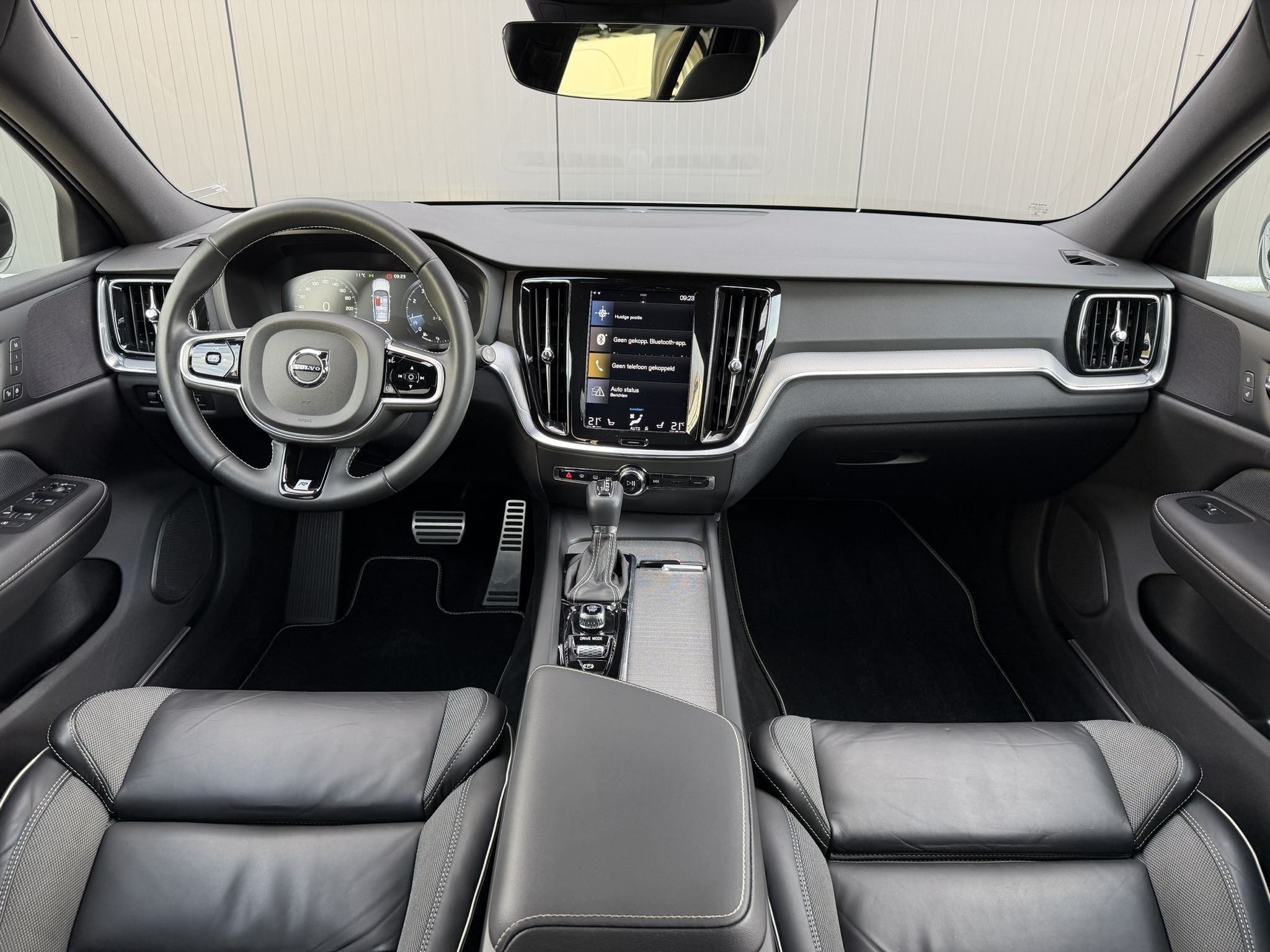 
								Volvo V60 2.0 T5 250pk R-Design full									
