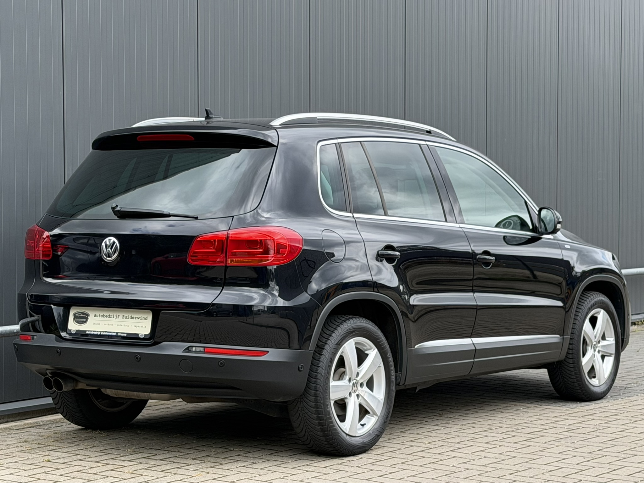 
								Volkswagen Tiguan 1.4 TSi 122pk 6-bak Sport & Style full									