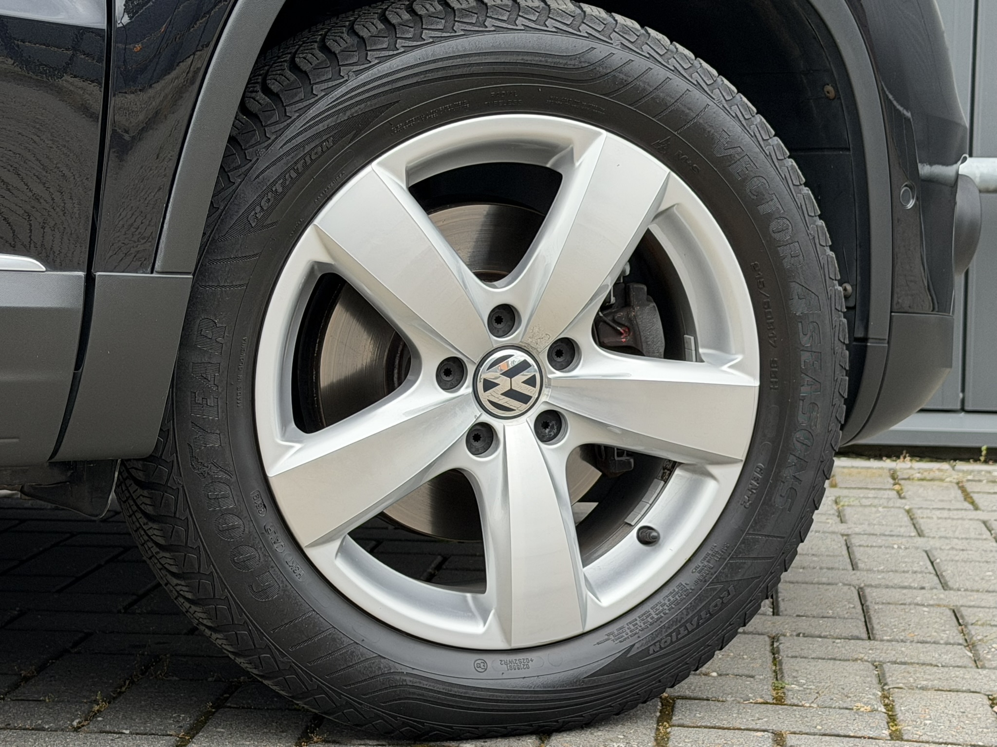 
								Volkswagen Tiguan 1.4 TSi 122pk 6-bak Sport & Style full									
