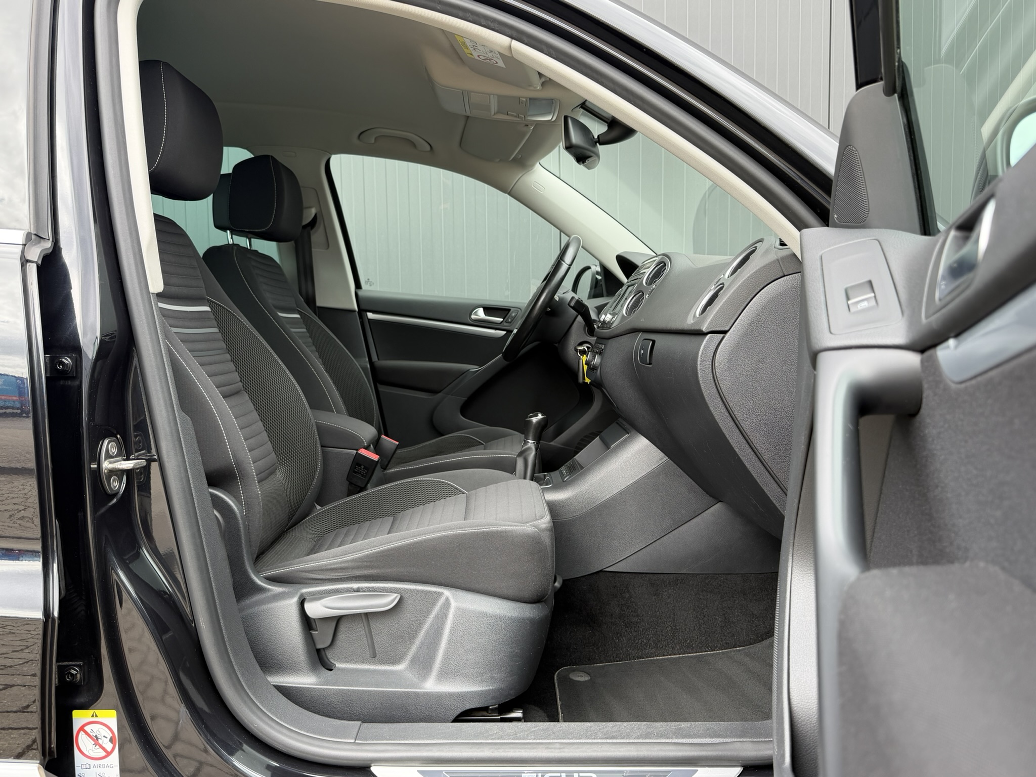 
								Volkswagen Tiguan 1.4 TSi 122pk 6-bak Sport & Style full									
